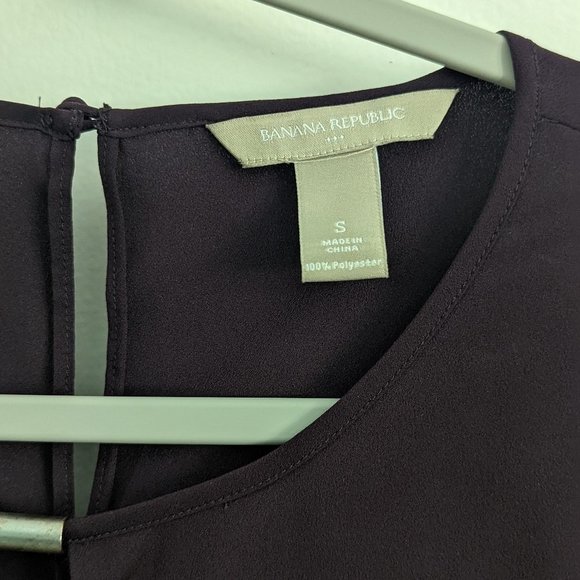 EUC Banana Republic keyhole back and slit front with metal bar between sides. - Picture 2 of 6